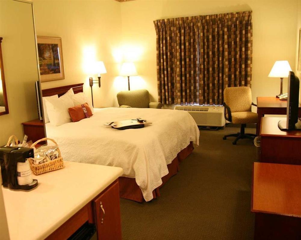 Hampton Inn Moultrie Room photo