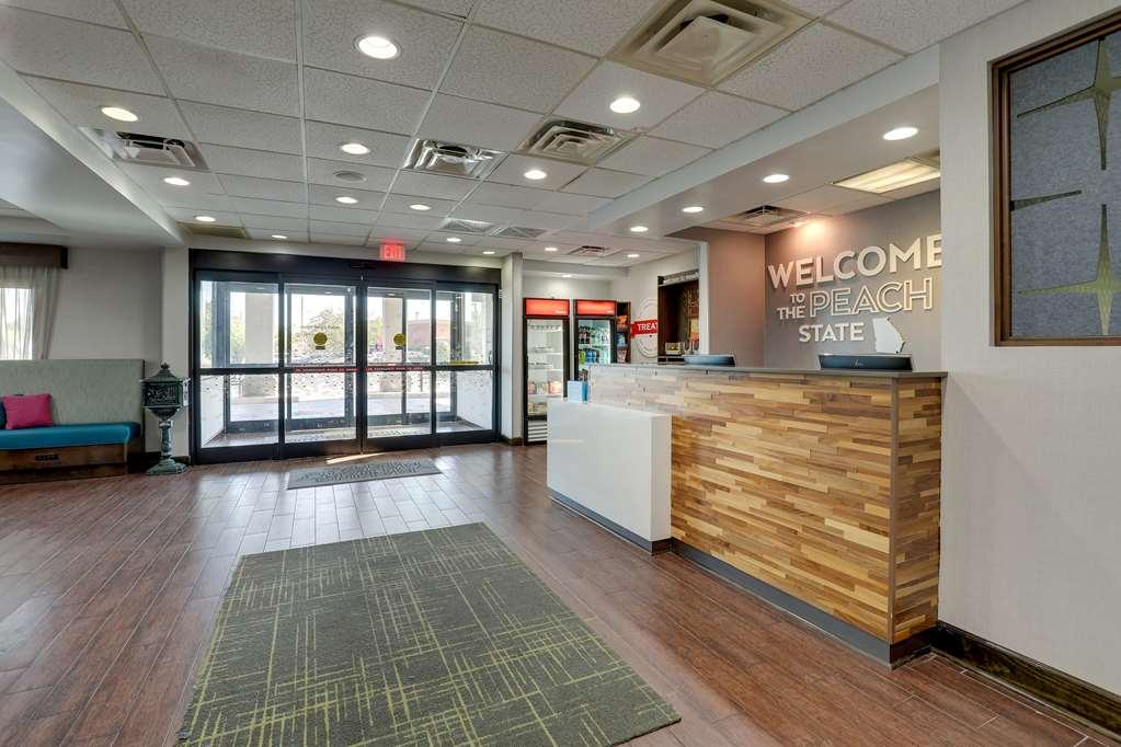 Hampton Inn Moultrie Interior photo